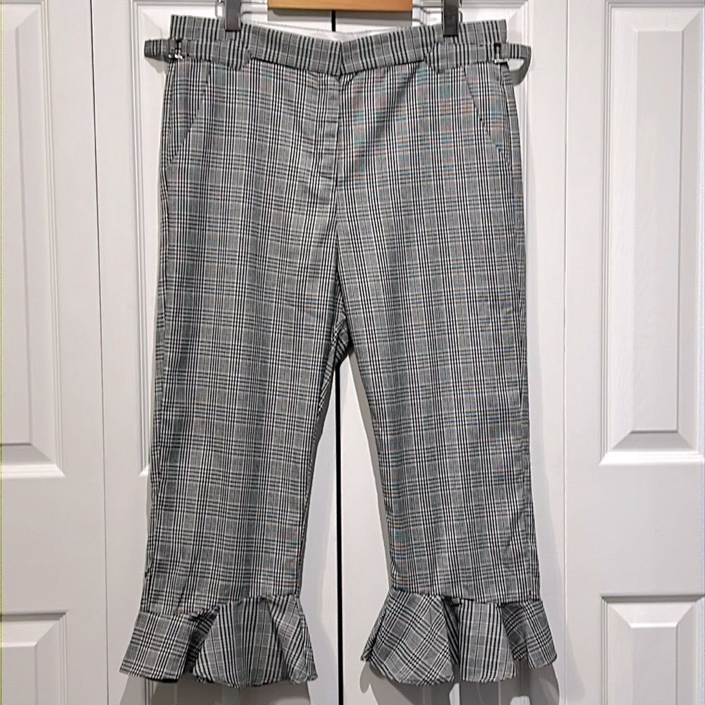 Walter Baker Black/White Houndstooth Plaid Cropped Ruffle Hem Pants Size 8 NWT